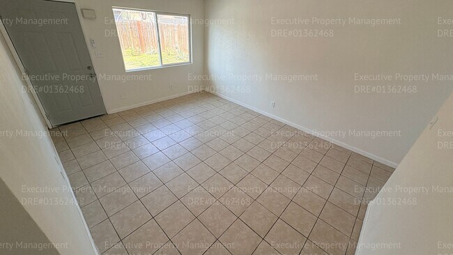 Building Photo - 3306 Gardenia Ave