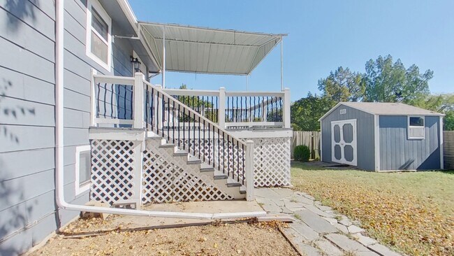 Building Photo - 3 Bedroom Home