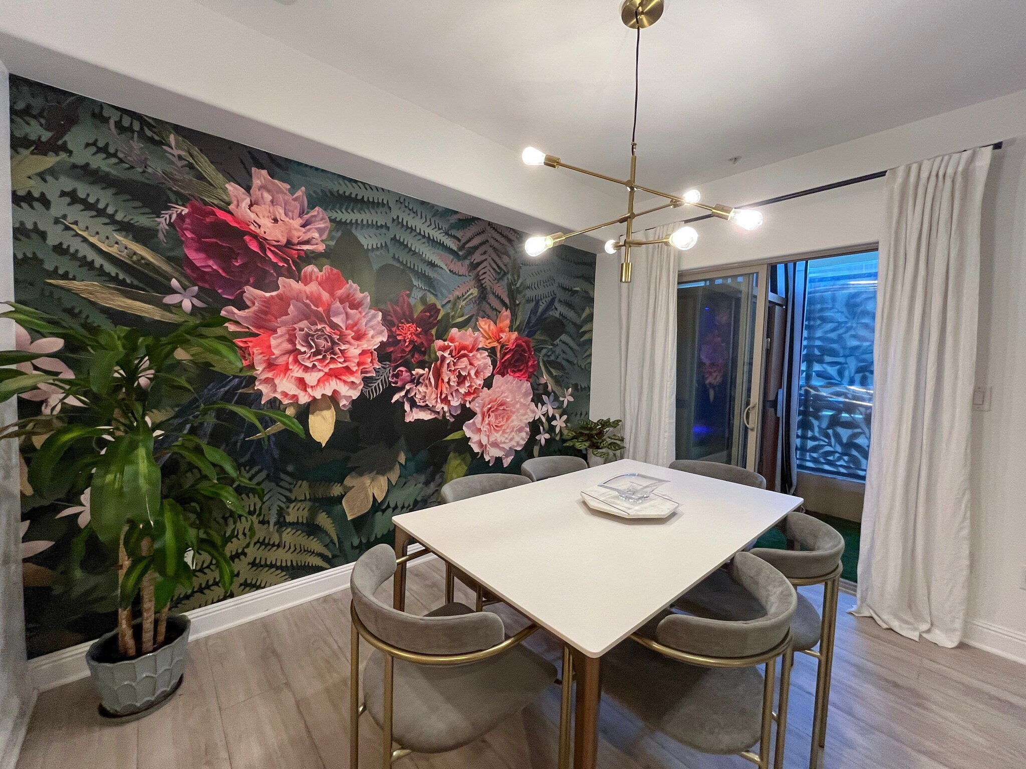 Building Photo - 5037 Rosewood Ave