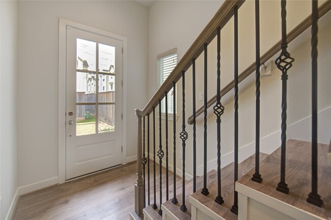 Building Photo - 730 Carriage Knls Dr