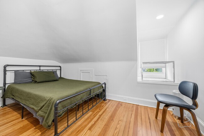 Building Photo - 4132 Roland Ave