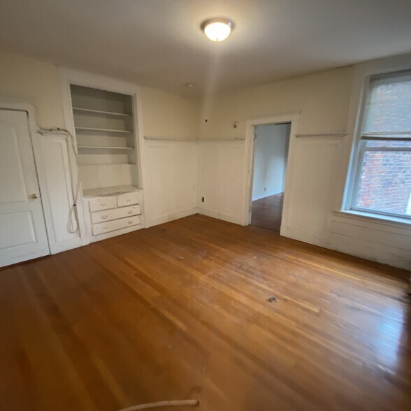 Primary Photo - 1130 Commonwealth Ave