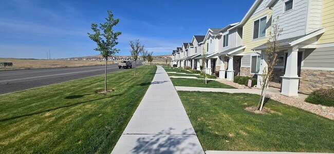Building Photo - 1208 Summit Ridge Pkwy