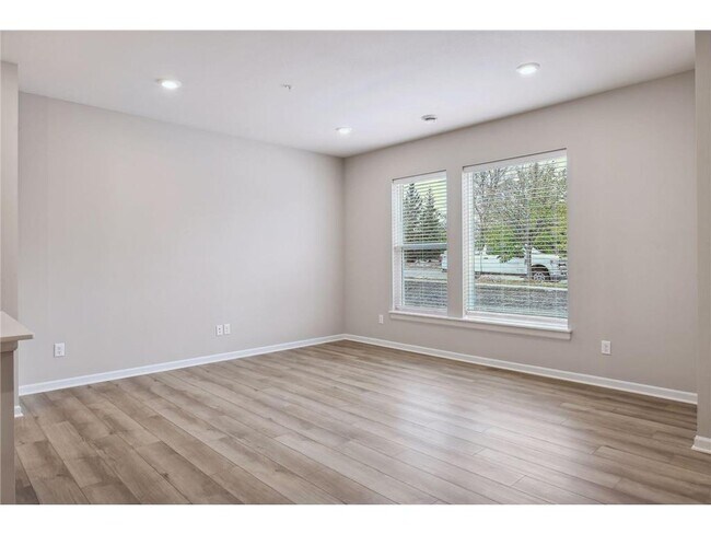 Building Photo - 2438 N Blossom Cir