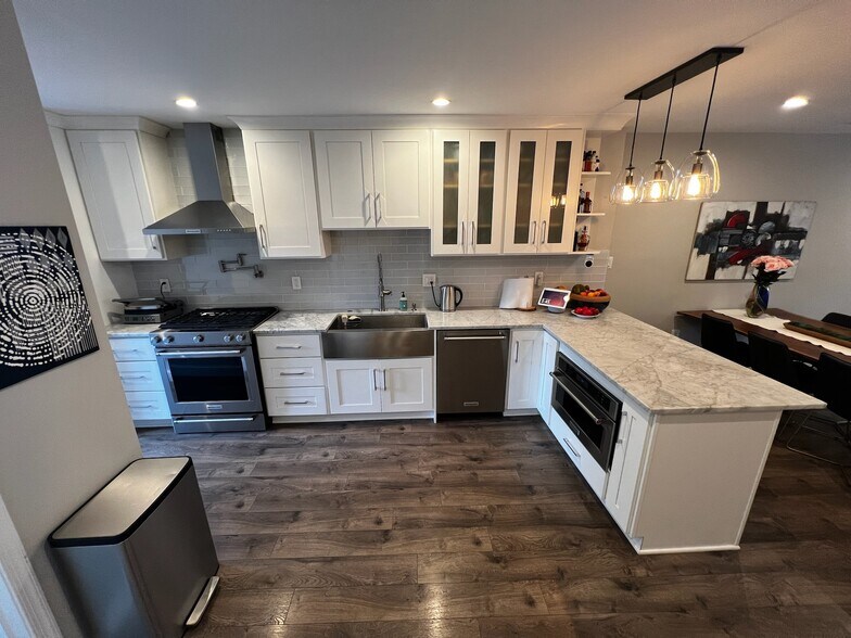 Kitchen - 435 Ridge St NW
