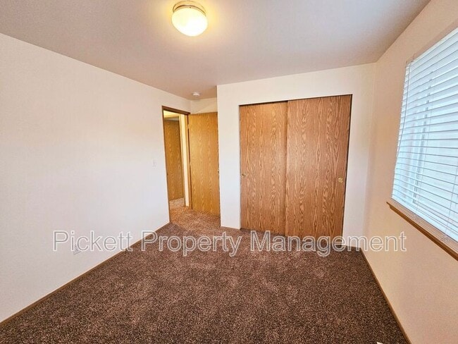 Building Photo - 1181 Landover Pl