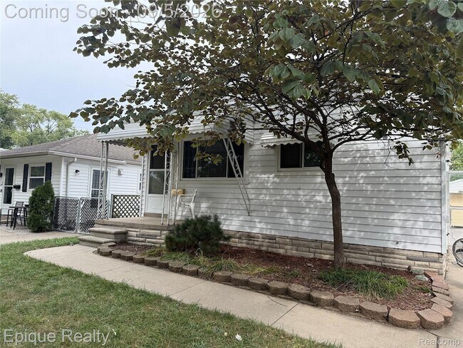 Building Photo - 5627 Clippert St