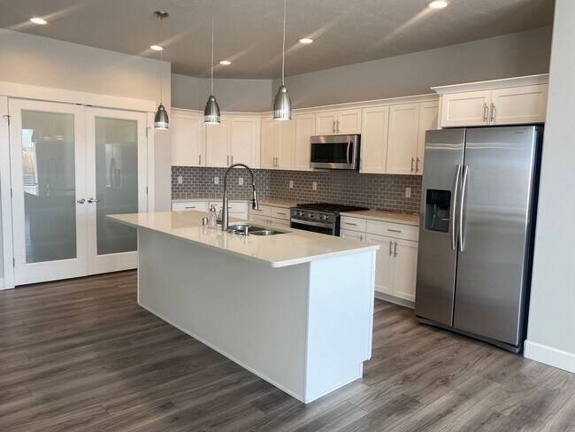 Building Photo - Elegant home in the Heights at Canyon Lakes