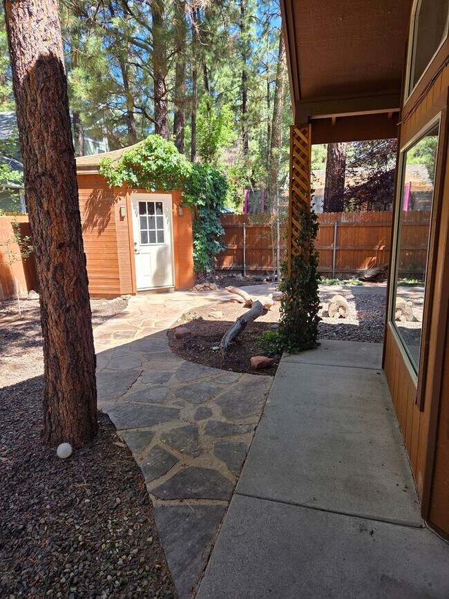 Building Photo - Move-In Ready! Bright & Airy 3-Bedroom Hom...