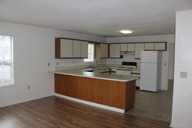 Building Photo - 800 Patrick Henry Dr