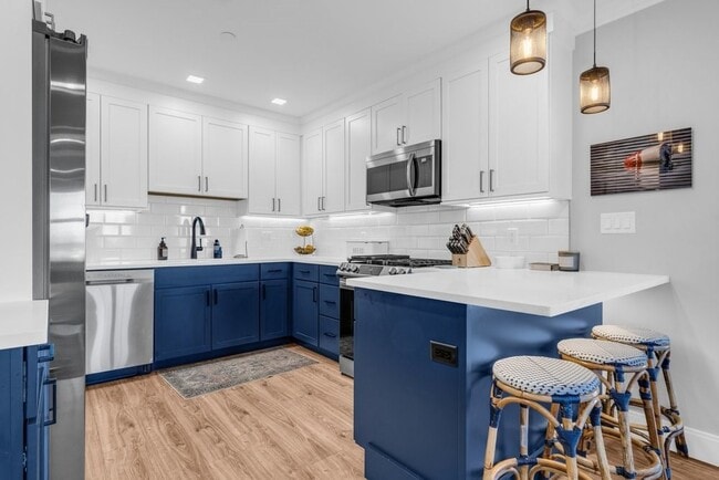 Building Photo - 1721 Centre St