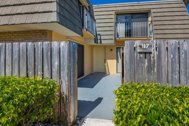 Building Photo - 117 1st Way
