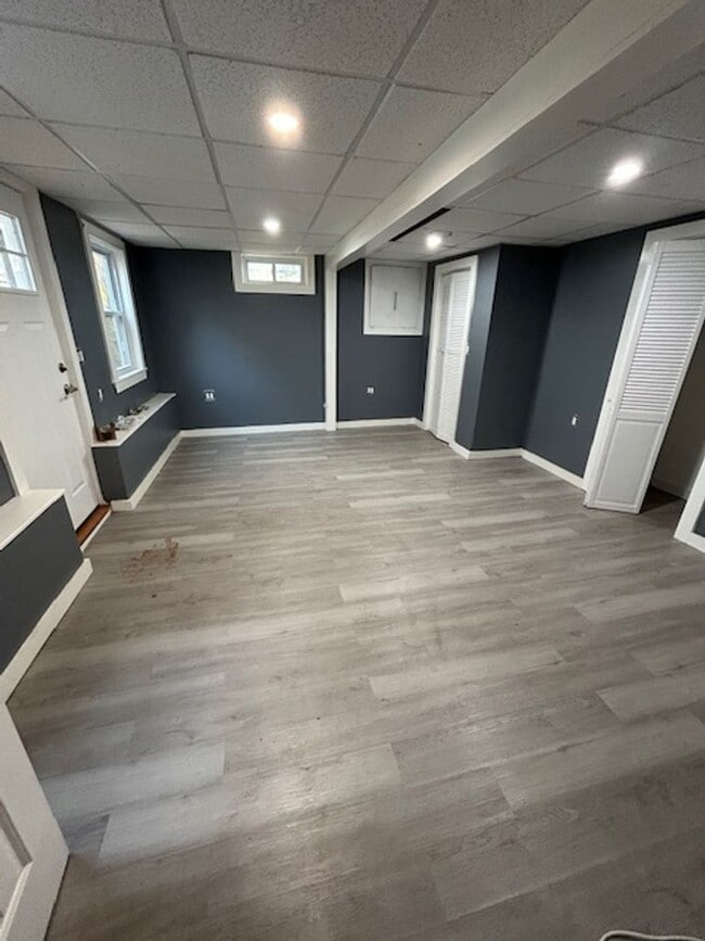 Building Photo - 35 Bath Rd