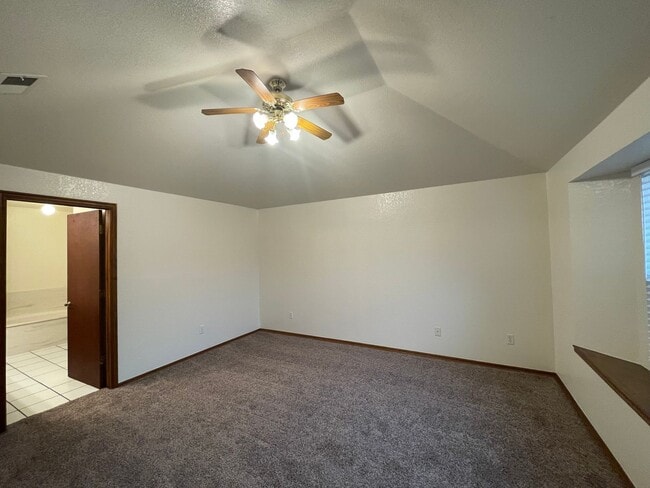 Building Photo - 621 Gyrfalcon Dr