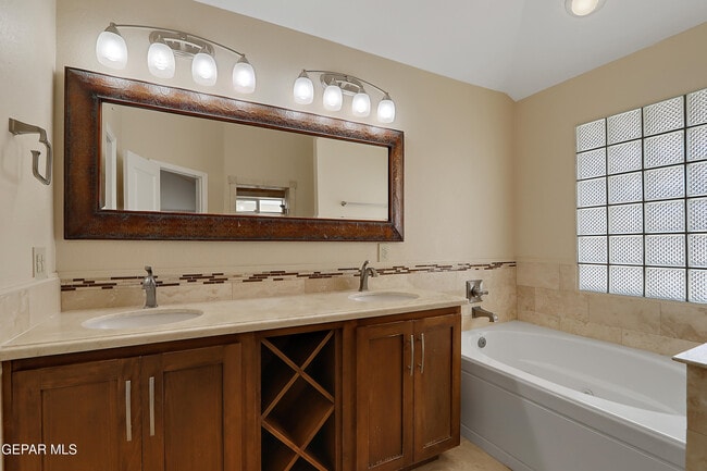 Building Photo - 6839 Pasatiempo Cir