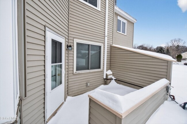 Building Photo - 17 Derby Dr