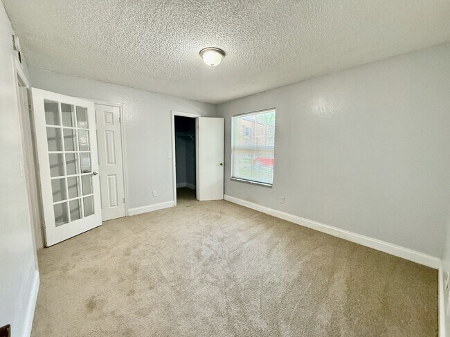 Building Photo - 4512 Commander Dr