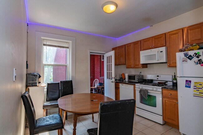 Building Photo - 55 Brackett St