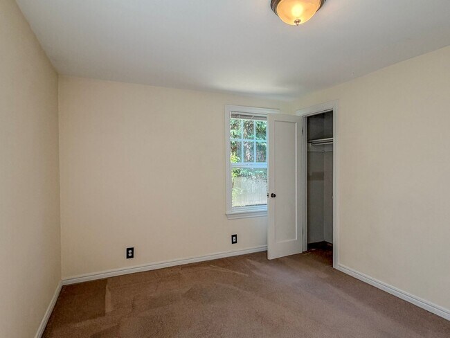 Building Photo - Lovely 4bd/2bth Haller Lake Home in North Seattle, $3,995/mo.
