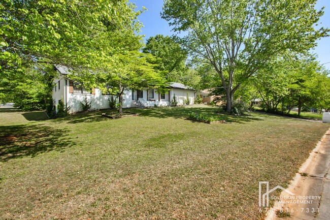 Building Photo - 1870 Gherry Dr