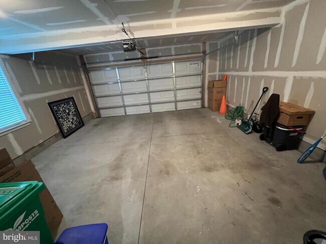 Building Photo - 1550 Adamson Wy