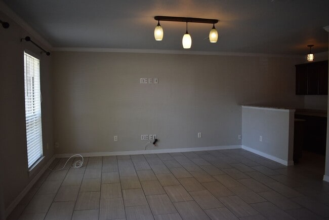 Building Photo - Beautiful Remodeled Home with 3 Bedrooms a...