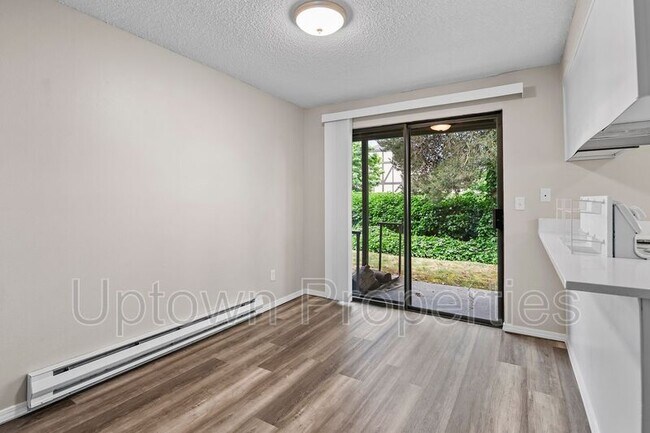 Building Photo - 5660 SW 180th Ave