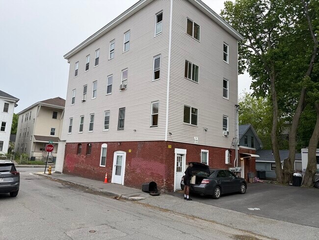 Building Photo - 309 Cambridge St