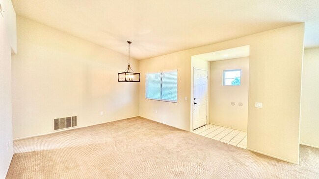 Building Photo - Lovely Single Story Home in Quiet Neighbor...
