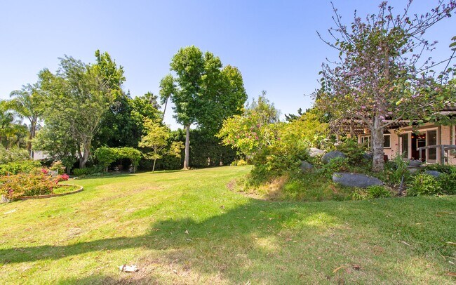 Building Photo - Stunning & Spacious Encinitas Home w/ Gorg...