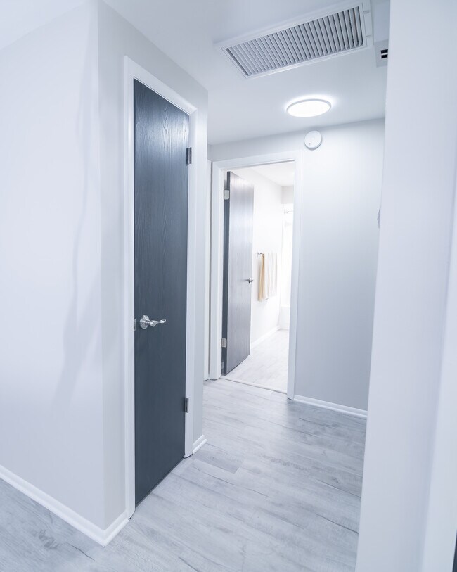 Building Photo - 6443 Lomand Ave