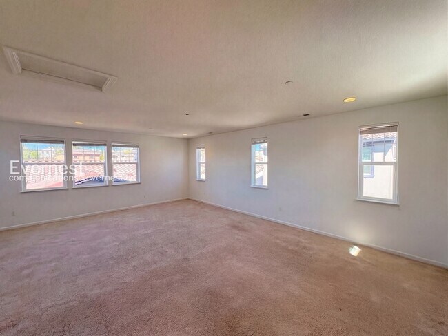 Building Photo - 3206 Vittoria Loop