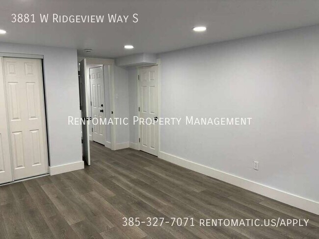 Building Photo - 3881 Ridgeview Way