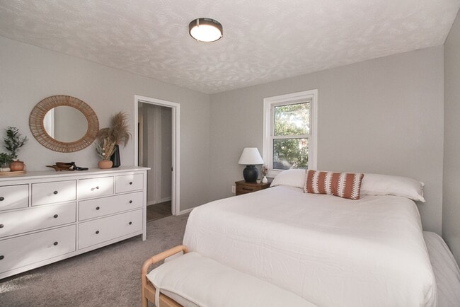 Building Photo - 3 bedroom 3 bathroom Single Family Home