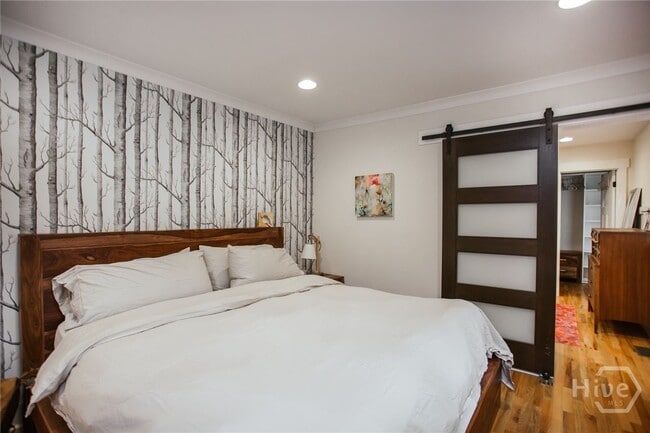 Building Photo - 284 The