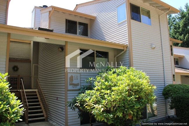 Building Photo - Spacious 3-Bedroom Condo with Detached 1-C...
