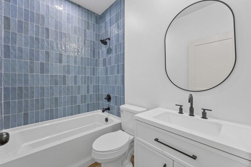 Building Photo - 214 E Morelia Ave