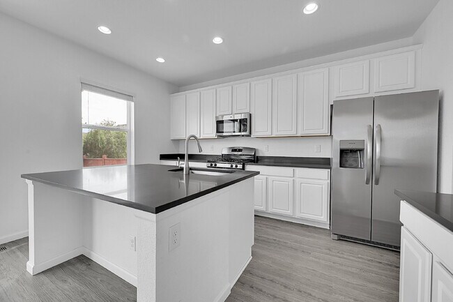 Building Photo - $3,125.00 - 4 Bedroom, 3.5 Bathroom, Singl...