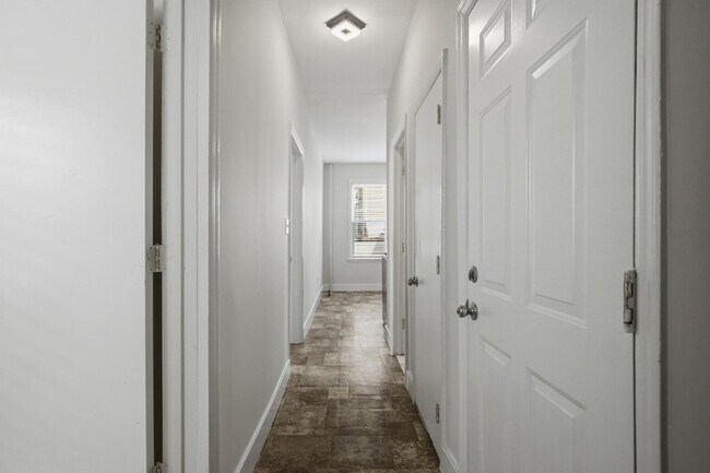 Building Photo - 16 Vreeland Terrace