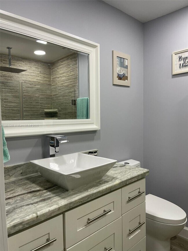 Building Photo - 4629 Vilabella Dr