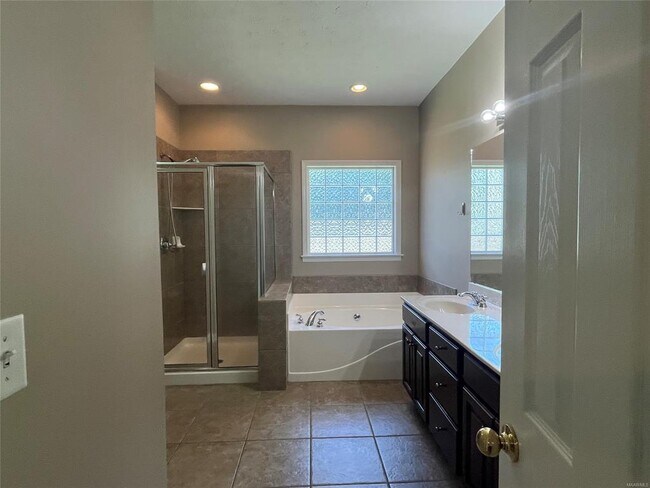 Building Photo - 1966 Chancellor Ridge Rd