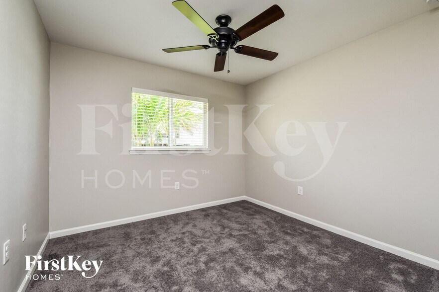 Building Photo - 8287 Robin Rd