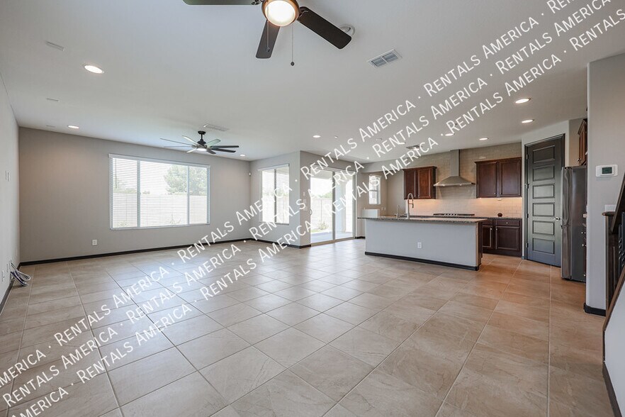 Building Photo - 5610 N 90th Dr