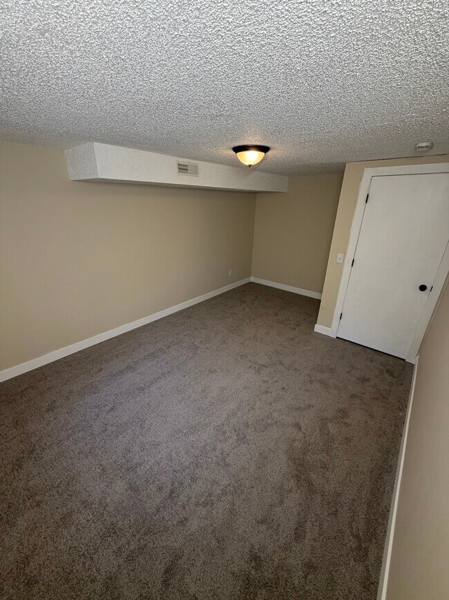 Building Photo - 7431 Lake Dr