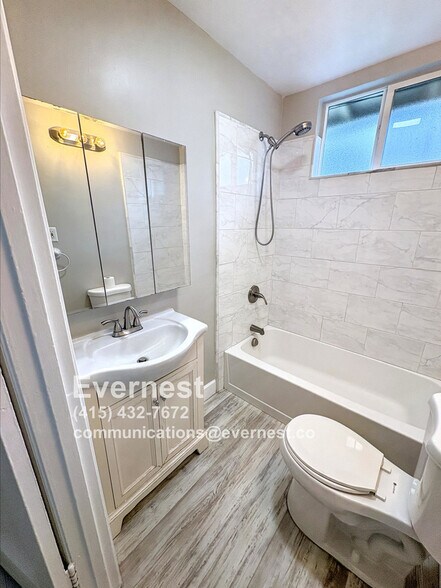 Building Photo - 924 Allerton St