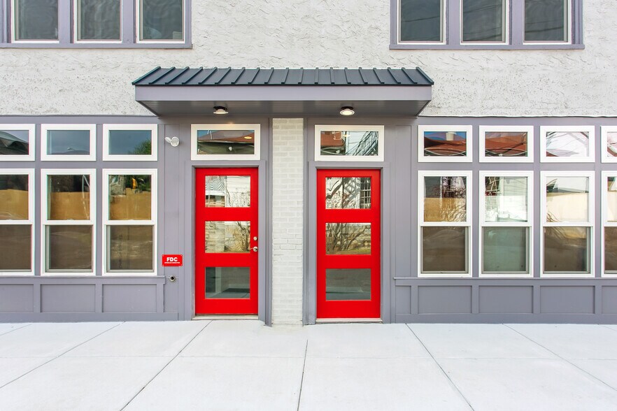 Building Photo - 820 Glenbrook Ave