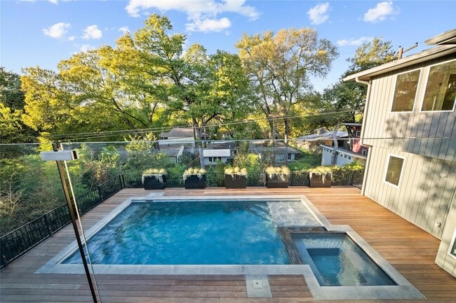 Building Photo - 2904 Westhill Dr