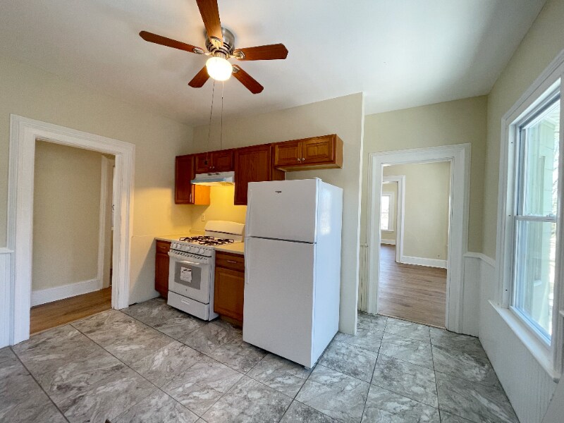 Building Photo - 142 Hillside Ave