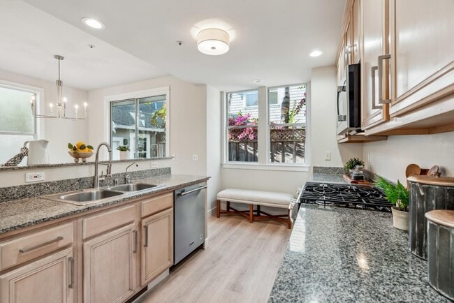 Building Photo - 217 Roosevelt Terrace