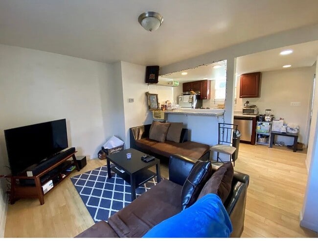 Building Photo - 45 Sterling St